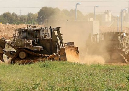 جرافات الاحتلال تتوغل شرق خانيونس