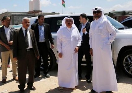 العمادي يغادر قطاع غزة عبر حاجز بيت حانون