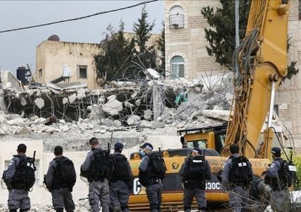 آليات بلدية الاحتلال تقتحم قرية صور باهر جنوب القدس