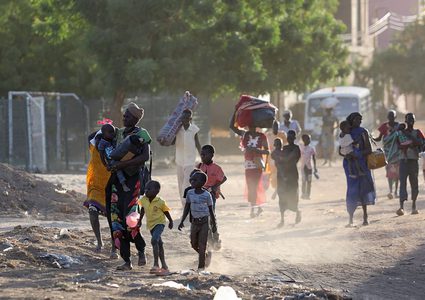 مفوض اللاجئين: أكثر من 300 ألف فروا من السودان للدول المجاورة