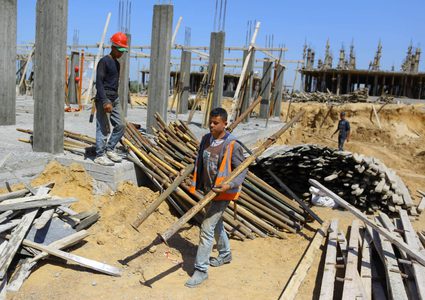 الإحصاء: انخفاض مؤشر أسعار تكاليف البناء والطرق في الضفة خلال نيسان