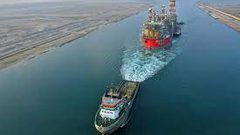 هيئة قناة السويس تعوم سفينة تعطلت أثناء عبور الممر الملاحي