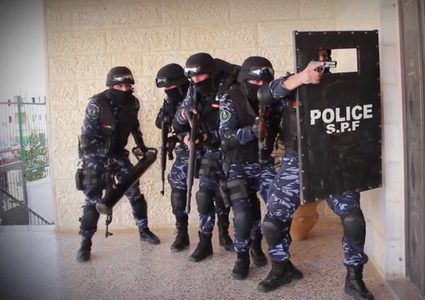 إنتربول فلسطين يتسلم مطلوباً للعدالة من الاردن