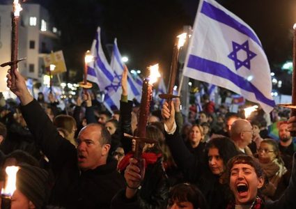 شرطة الاحتلال ترفض التوقف عن استخدام مدفع الصرخة ضد المتظاهرين