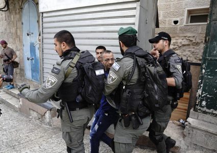 الاحتلال يعتقل شابين من القدس