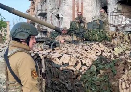 الجيش الروسي يبدأ باستلام مواقعه في باخموت