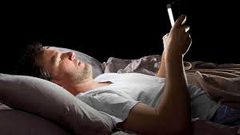 تأثير وسائل التواصل الاجتماعي على النوم الهادئ