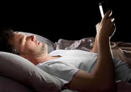 تأثير وسائل التواصل الاجتماعي على النوم الهادئ