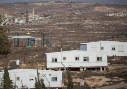 مستوطنون يضعون "كرفانا" ويقيمون حظيرة أبقار في الأغوار الشمالية