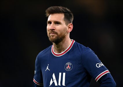 ميسي يعمق جراح رونالدو برقم إعجازي