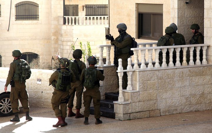 الاحتلال يشن حملة مداهمات واعتقالات في الضفة