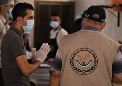 المباحث العامة بغزة توقف مخبزين ومحل شاورما لانعدام الشروط الصحية