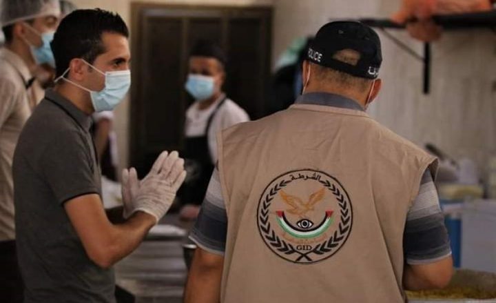 المباحث العامة بغزة توقف مخبزين ومحل شاورما لانعدام الشروط الصحية