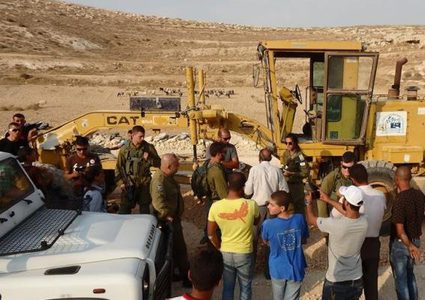 الاحتلال يستولي على جرافتين وشاحنة في الولجة غرب بيت لحم