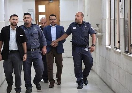 سلطات الاحتلال تجدد منع محافظ القدس من دخول الضفة