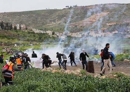 مواجهات  مع قوات الاحتلال عند مدخل المغير شرق رام الله