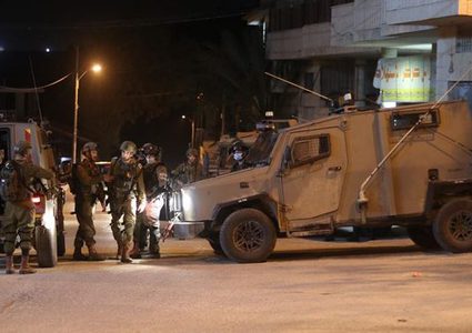 الاحتلال يغلق البوابة الحديدية على مدخل اللبن الشرقيةجنوب نابلس