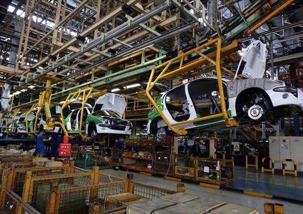 دولة خليجية تفتح أسواقا جديدة لصادرات السيارات من إيران