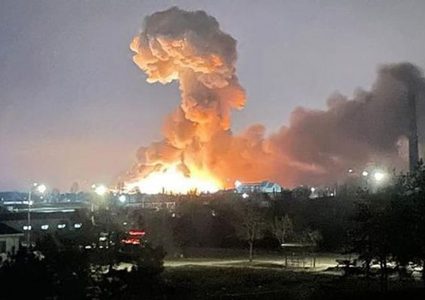 مسيرة أوكرانية تشعل حريقا بمصفاة نفط روسية