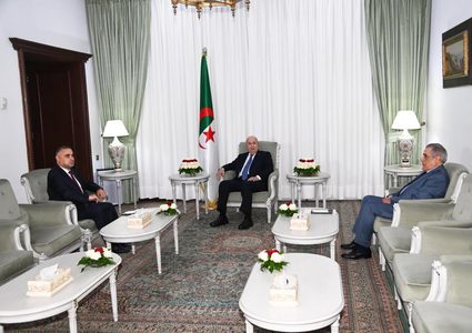 الرئيس عباس يبعث رسالة خطّية إلى نظيره الجزائري