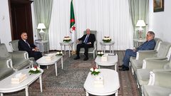 الرئيس عباس يبعث رسالة خطّية إلى نظيره الجزائري