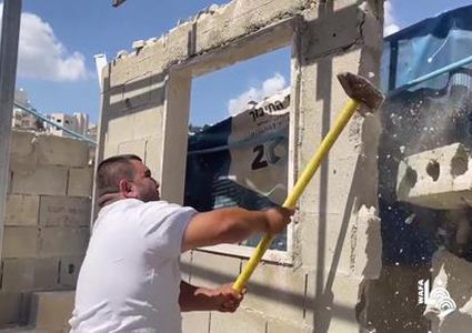 محافظة القدس تطلع ممثلي أميركا والاتحاد الأوروبي على جرائم الاحتلال بحق المقدسات