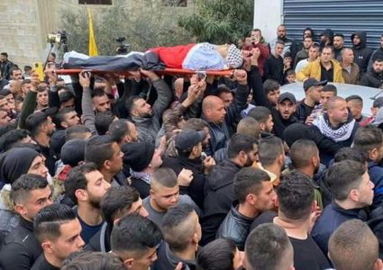 تشييع جثمان الشهيد أبو رموز بحضور 25 شخصا فقط من عائلته