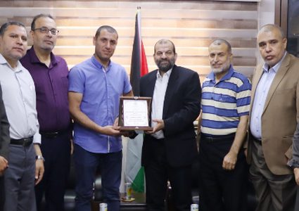 "الشباب والثقافة" تكرم مخرج فيلم "حلم مبتور" لفوزه بجائزة دولية