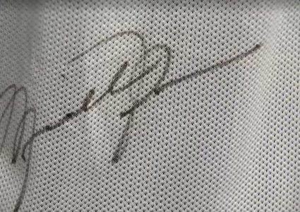 ارتداه عام 1992.. طرح قميص أسطورة كرة القدم للبيع مقابل 600 ألف دولار