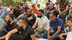 ​​​​​​أم الفحم: العشرات يؤدون صلاة الجمعة قرب مسجد قرية اللجون المهجرة