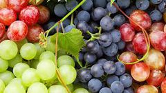 فوائد عديدة لتناول العنب ثلاث مرات باليوم