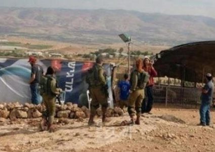 مستوطنون ينصبون خياما على أراضي المواطنين في سلفيت