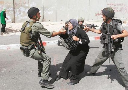 قوات الاحتلال تعتدي بالضرب على سيدة مسنة في أريحا