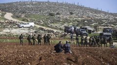 سلطات الاحتلال تستولي على 42 دونما من أراضي في سلفيت