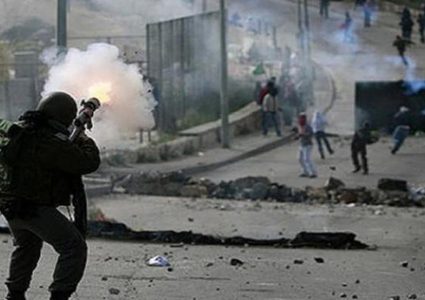 إصابات بالاختناق خلال مواجهات مع الاحتلال شمال الخليل