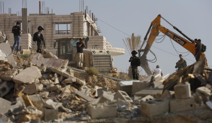 آليات الاحتلال تشرع بهدم منزل بحي واد الجوز في القدس