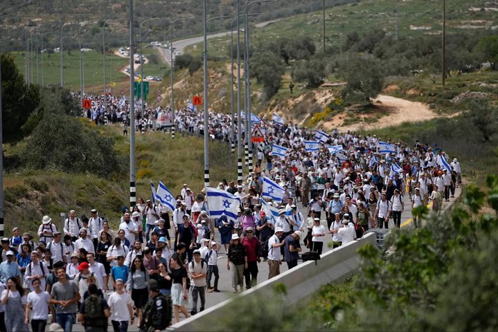 مستوطنون يخططون لمسيرة باتجاه بؤرة أفيتار السبت المقبل