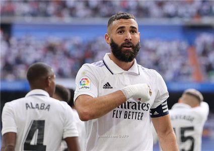 بنزيمة يوقّع رسميا مع "الاتحاد" السعودي لمدة ثلاث سنوات