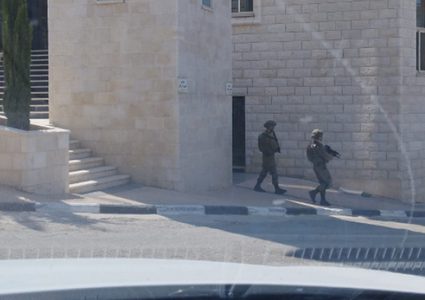 الاحتلال يقتحم مسجدا في بلدة دير شرف غرب نابلس