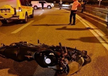 مصرع شاب إثر انزلاق دراجته في الداخل المحتل