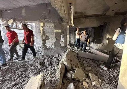 آثار الدمار في منزل عائلة الأسير إسلام فروخ بعد تفجيره من الاحتلال في مدينة رام الله.