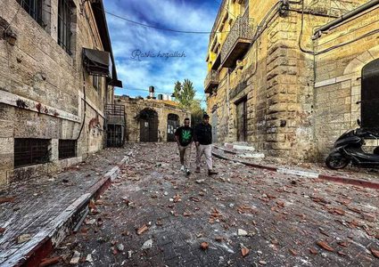 آثار الدمار في منزل عائلة الأسير إسلام فروخ بعد تفجيره من الاحتلال في مدينة رام الله.