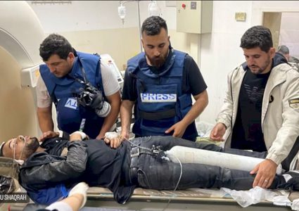 "الإعلام": إصابة الصحفيين سمرين والمنير جزء من العدوان المفتوح ضد حراس الحقيقة