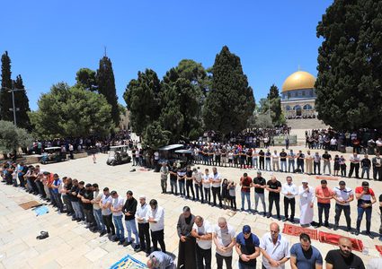 ٥٥ الفا يؤدون صلاة الجمعة في المسجد الأقصى المبارك
