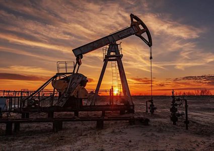 النفط يسجل ثاني خسارة أسبوعية مع تنامي المخاوف بشأن الطلب