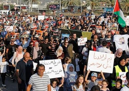 وقفة بالناصرة في أراضي الـ48 ضد العنف والجريمة