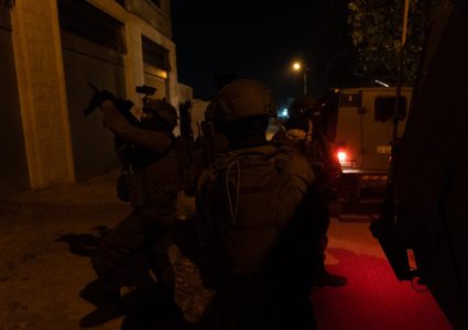 الاحتلال يعتقل شابا على حاجز عسكري