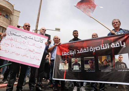 الطلاب الفلسطينيون في أراضي الـ48 يتظاهرون بالجامعات ضد الجريمة