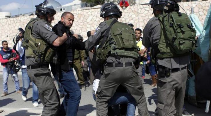 القدس: قوات الاحتلال تعتقل فتى من العيسوية