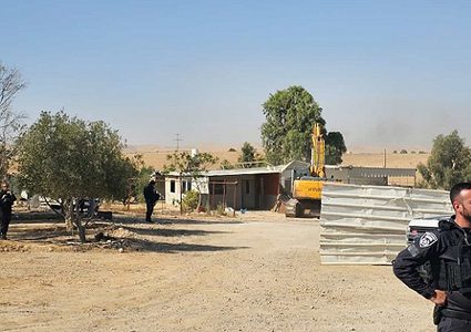 سلطات الإحتلال تهدم 5 منازل في قرية عرعرة النقب